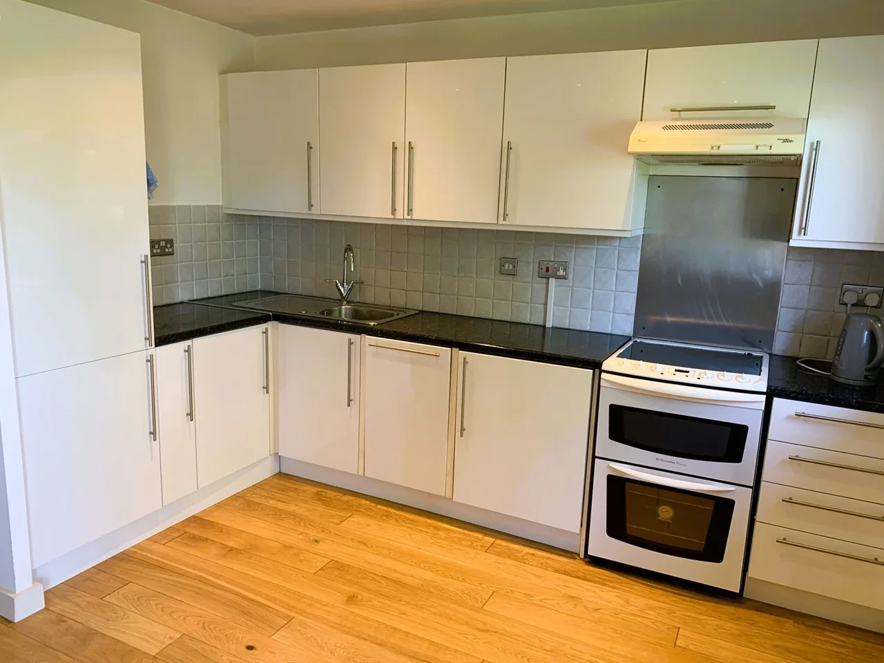Flat Taeping Street in Greater London
