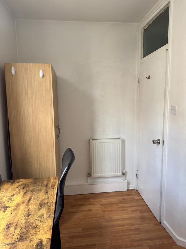 Room Frampton Street in City of Westminster