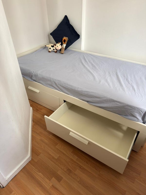 Room Frampton Street in City of Westminster