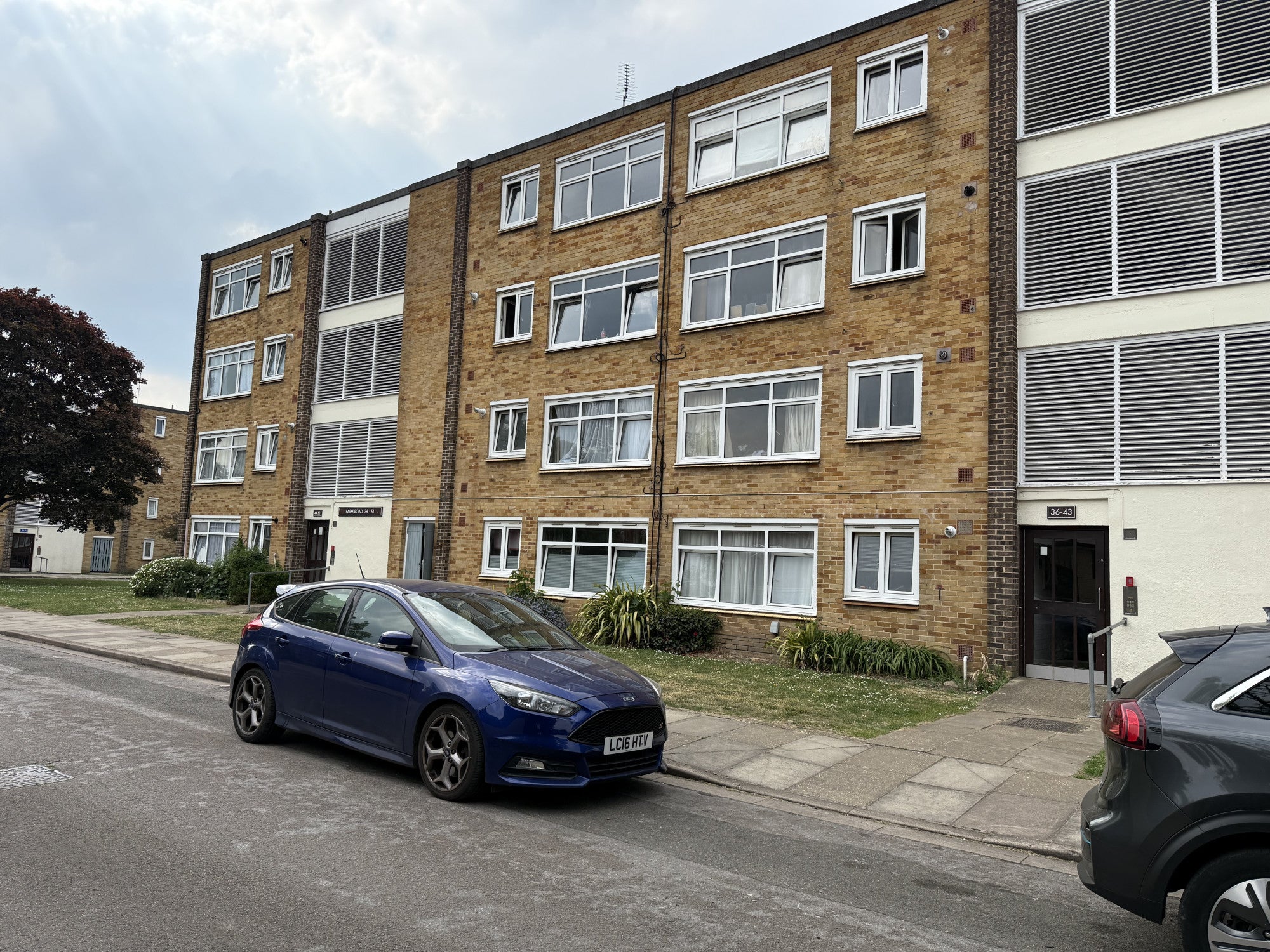 Flat Vicarage Farm Road in Greater London