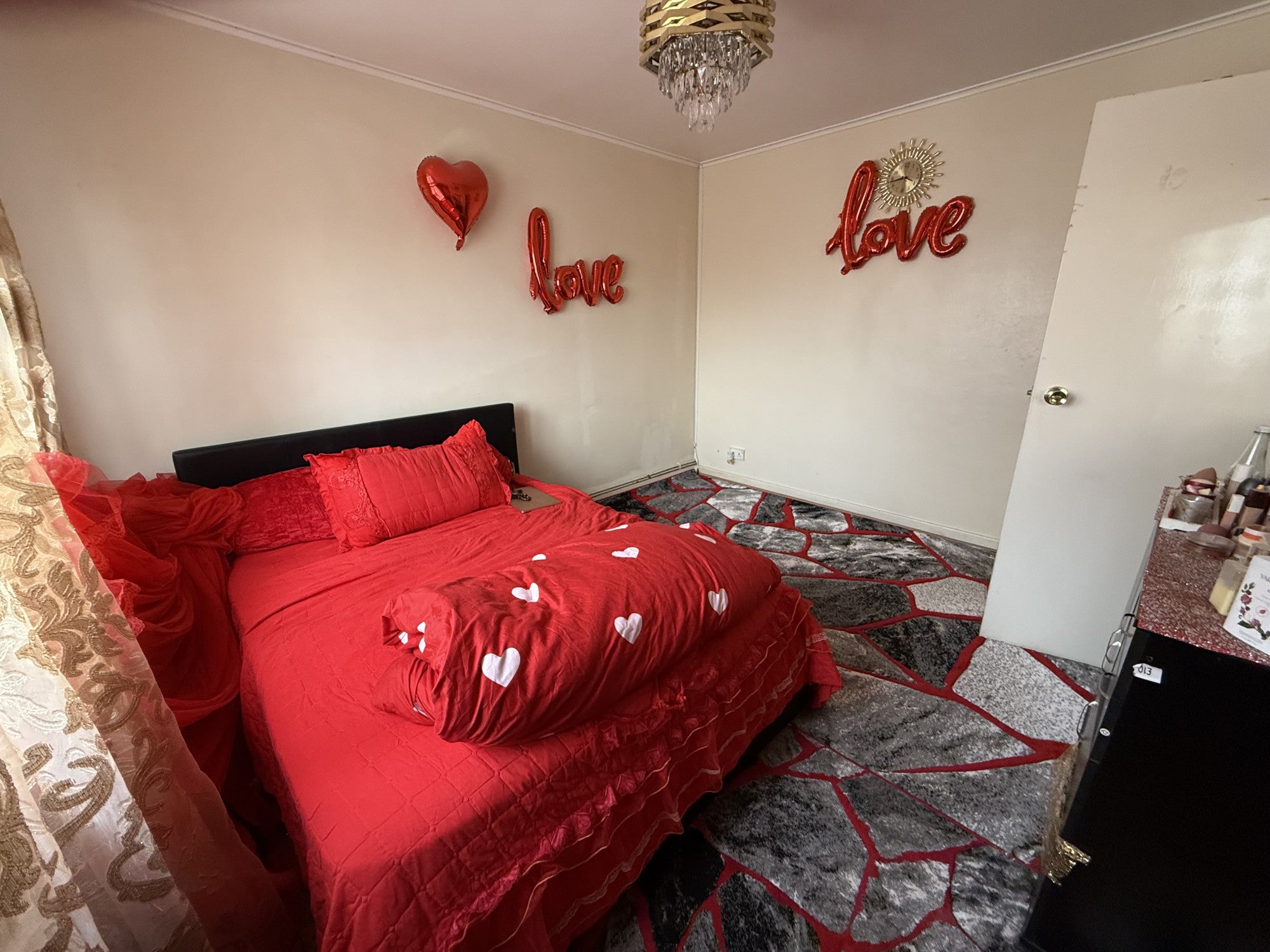 Flat Vicarage Farm Road in Greater London