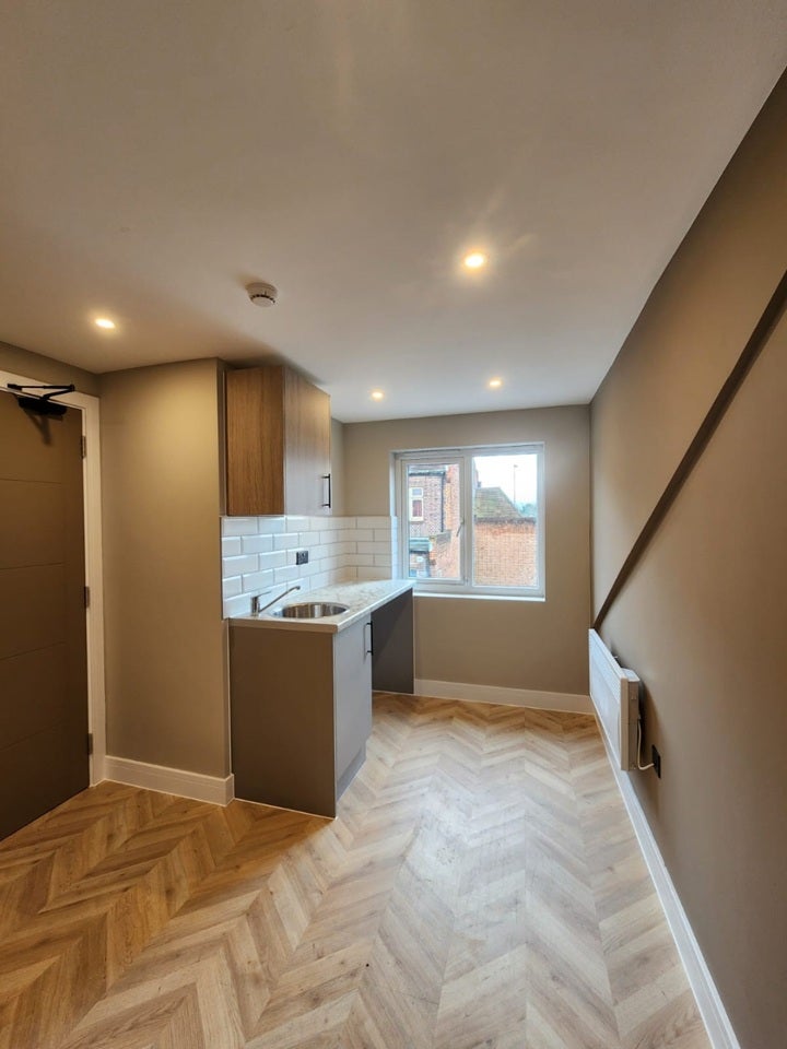Room Haycroft Road in Greater London