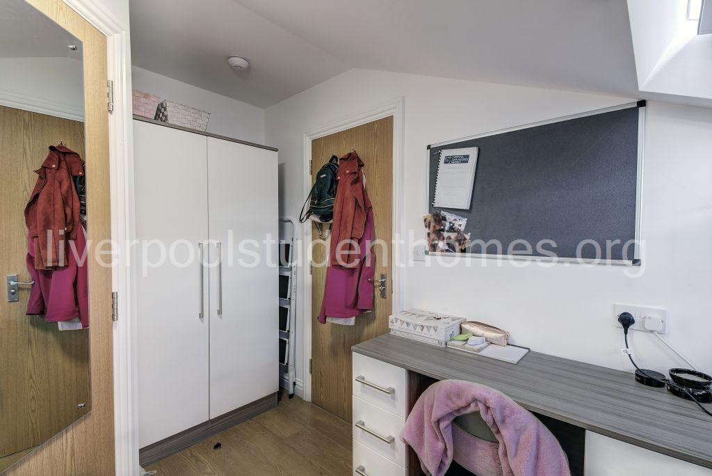 Room Shaw Street in Liverpool