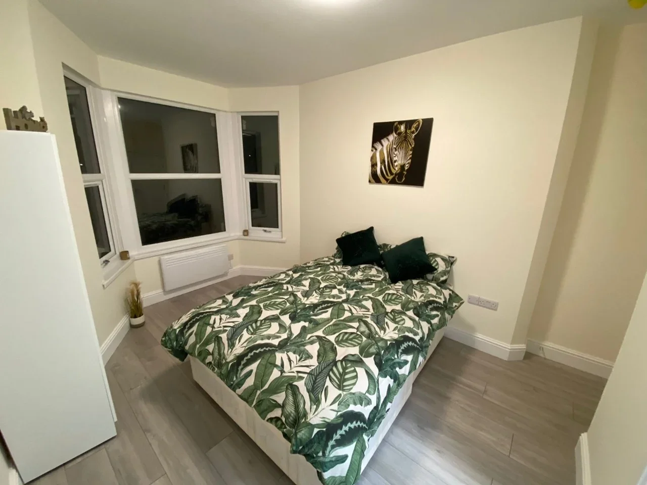 Room Elgin Road in Greater London