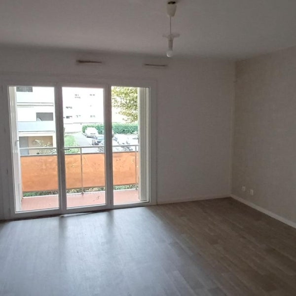 Flat Allée Est des Barbières in Chasse-sur-Rhône