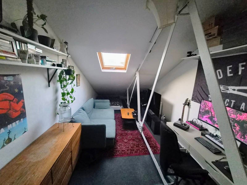 Room Wallis Road in Greater London
