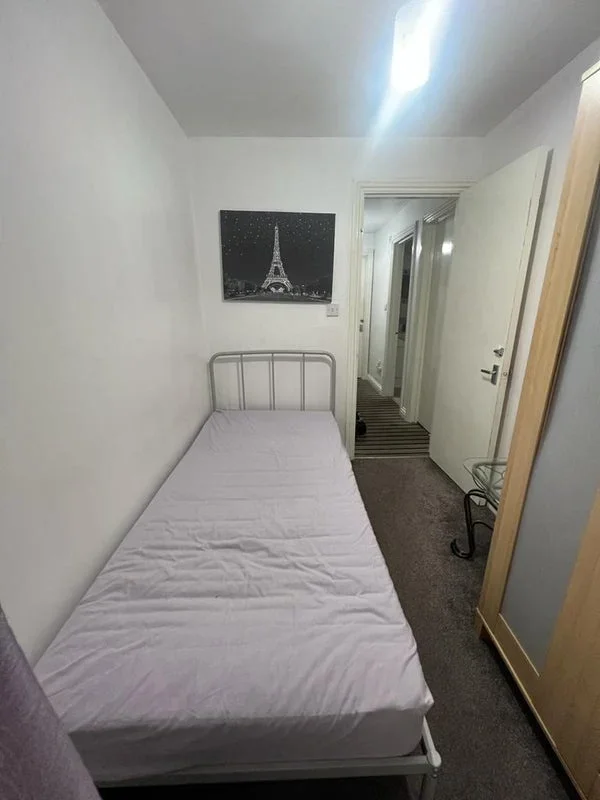 Room Halsway in Greater London