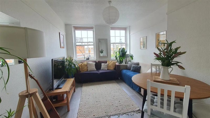 Room Anglers Lane in Greater London