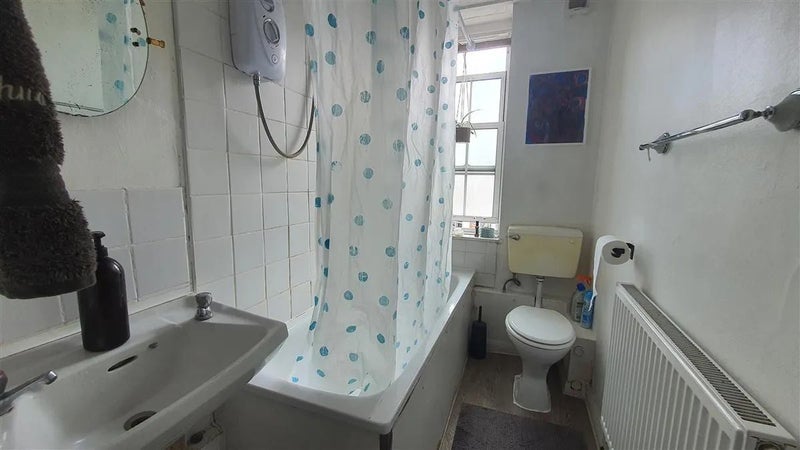 Room Anglers Lane in Greater London