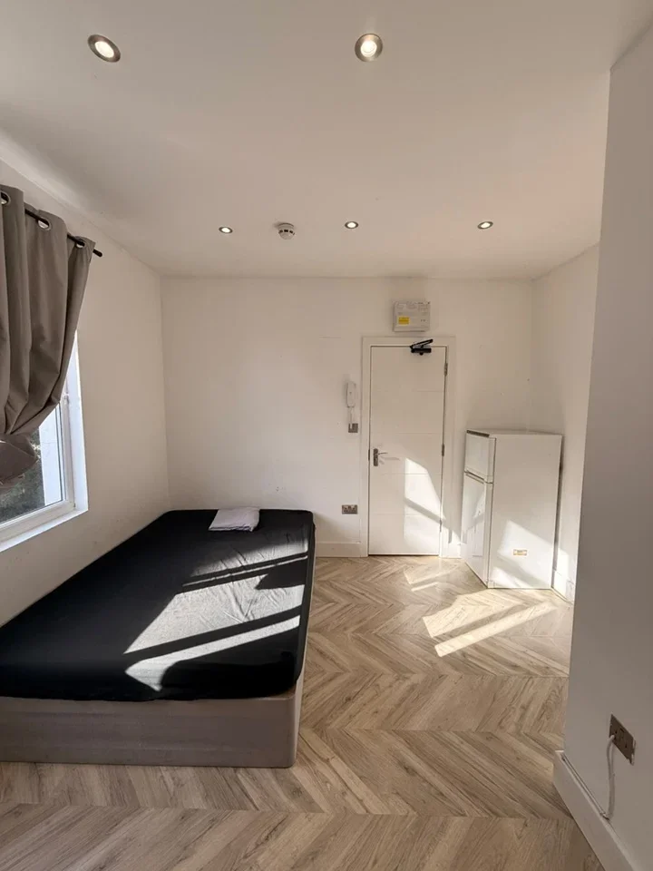 Room Lower Green West in Greater London