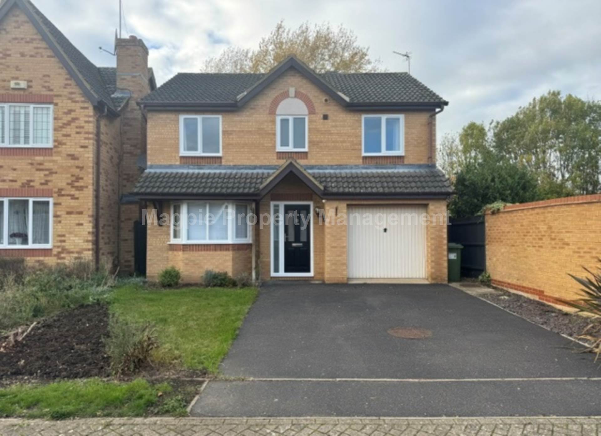 House Hawkesford Way in Huntingdonshire