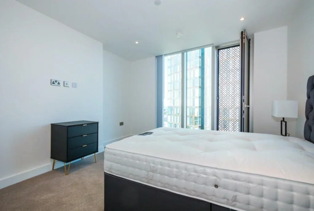 Flat Lyell Street in Greater London