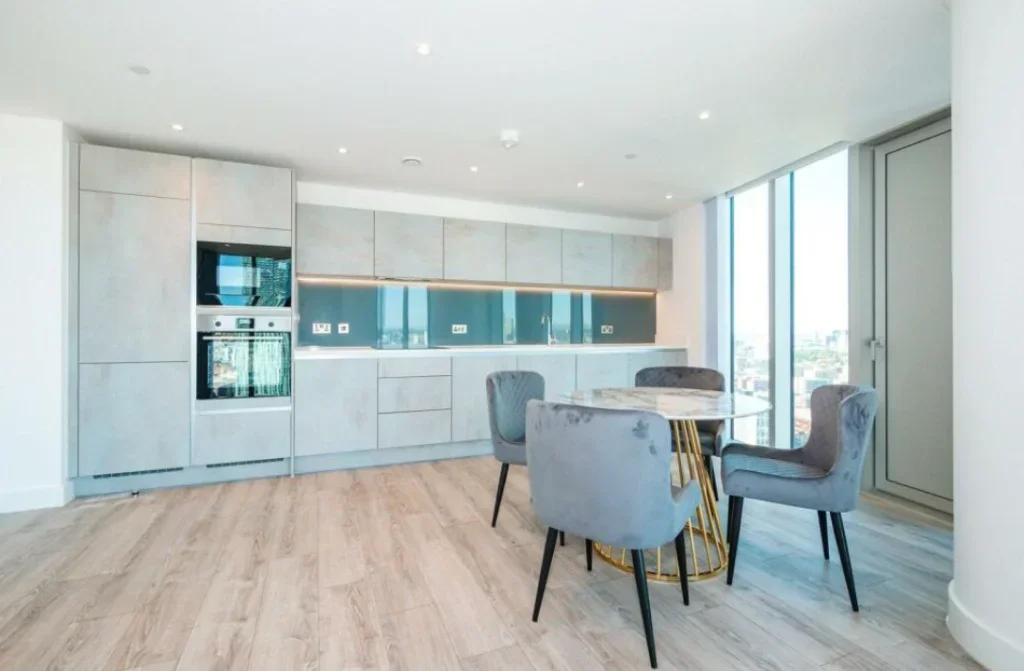 Flat Lyell Street in Greater London