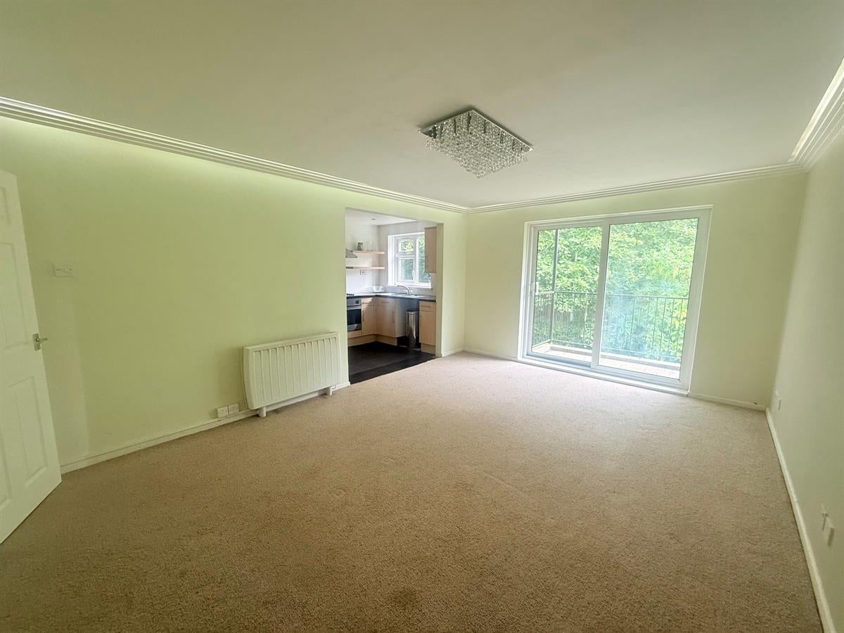 Flat Thornhill Road in Birmingham