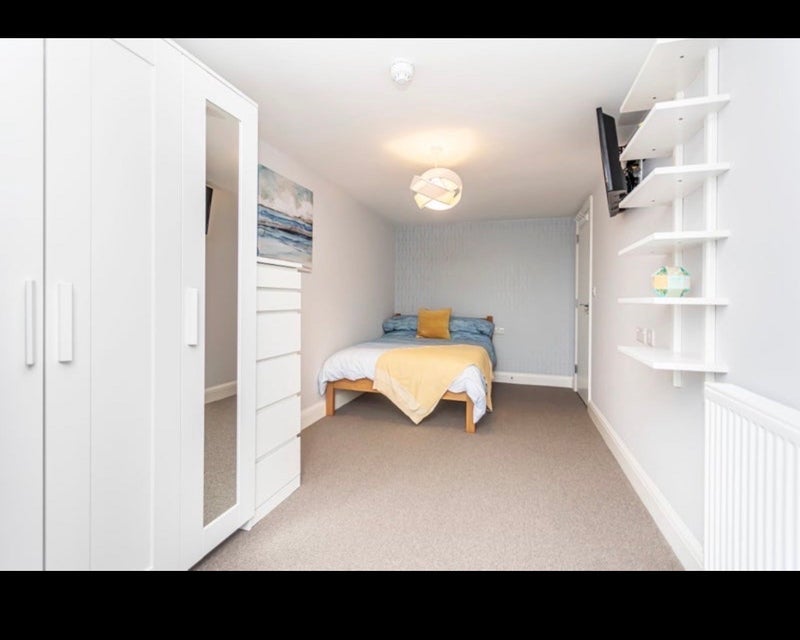 Room Haymoor Road in Poole