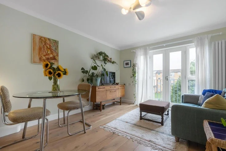 Flat Lavington Close in Greater London