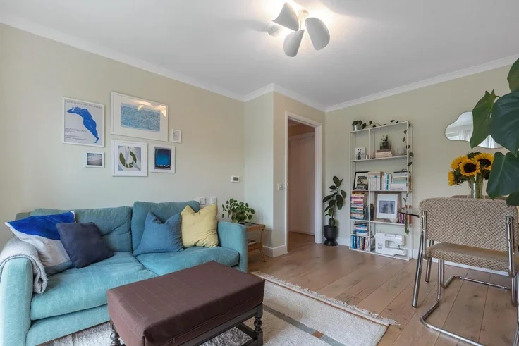 Flat Lavington Close in Greater London