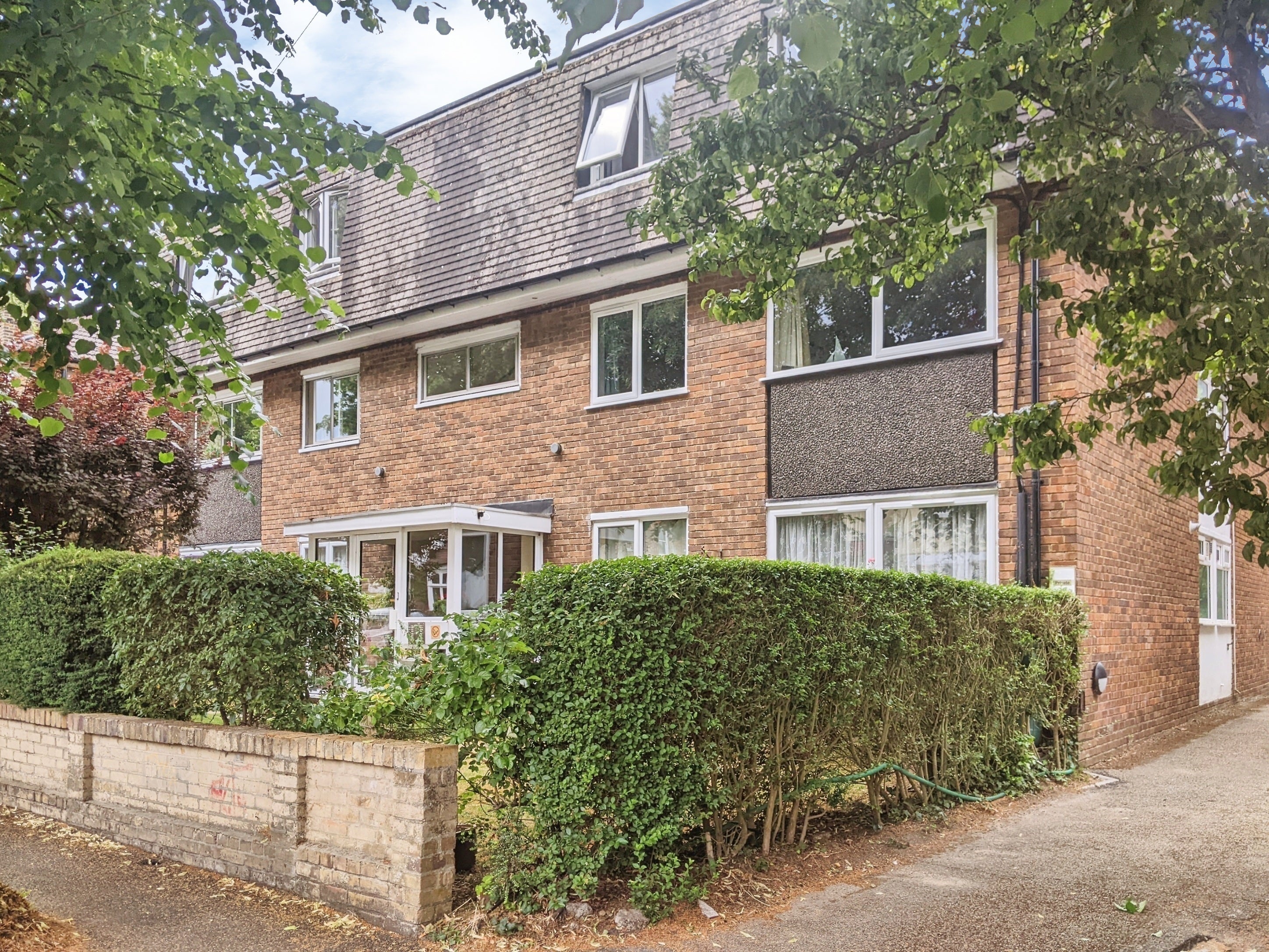 Flat Onslow Gardens in Greater London