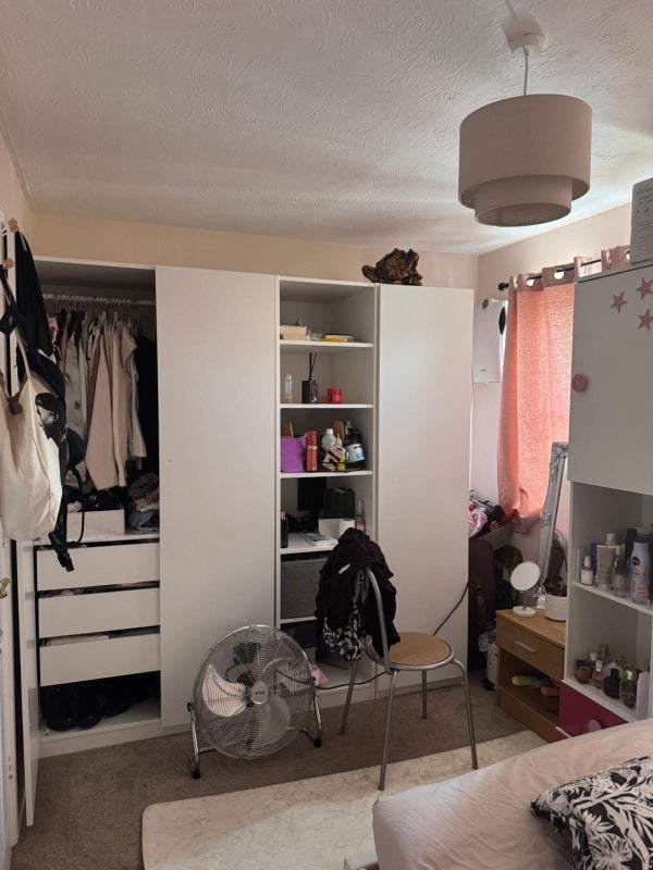 Room Grasshaven Way in Greater London
