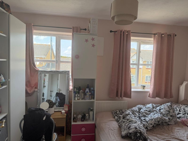 Room Grasshaven Way in Greater London