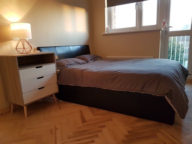 Room Lucey Way in Greater London