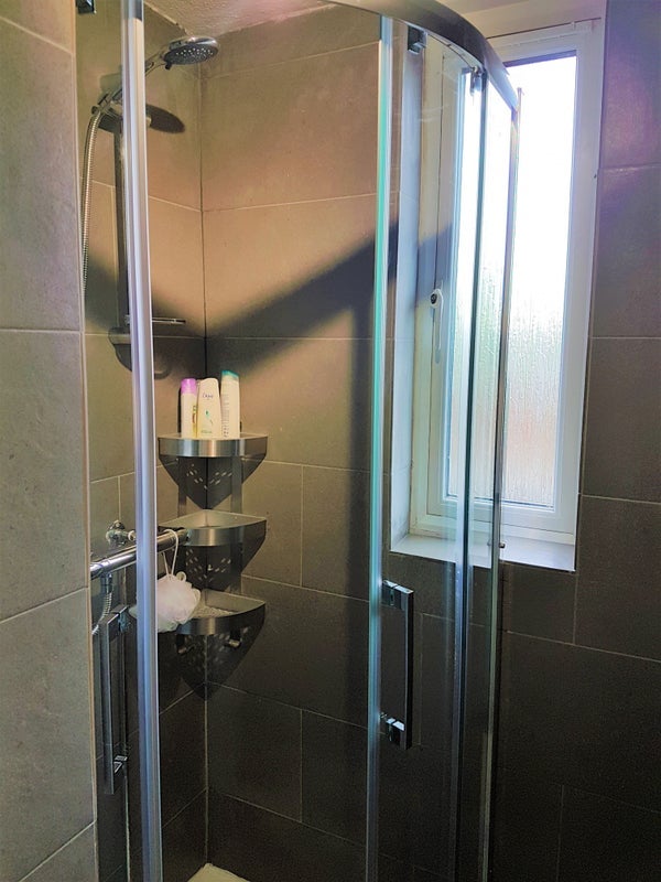 Room Lucey Way in Greater London