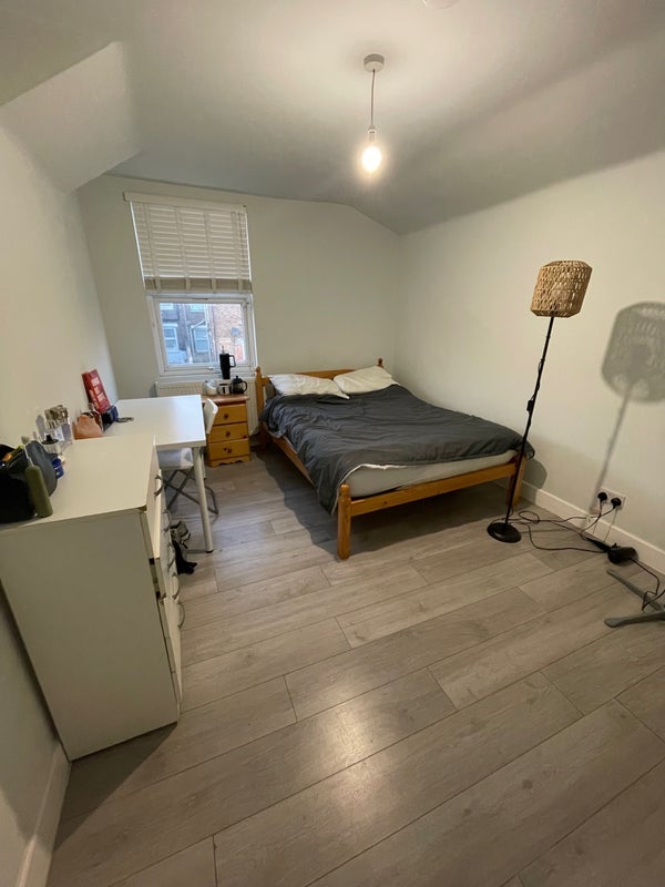 Room Springfield Road in Greater London