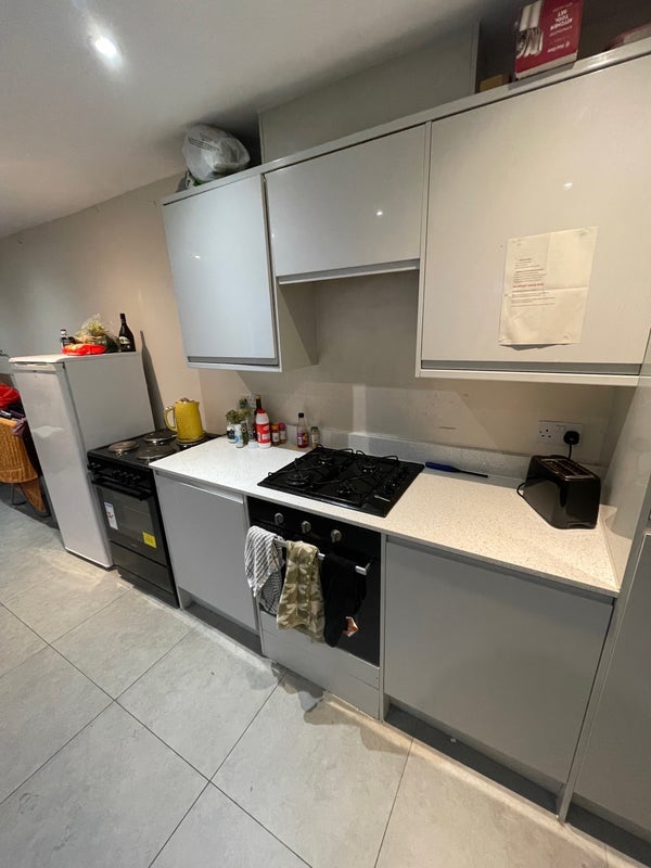 Room Springfield Road in Greater London