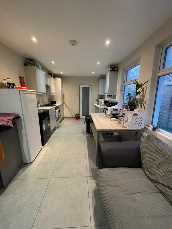Room Springfield Road in Greater London