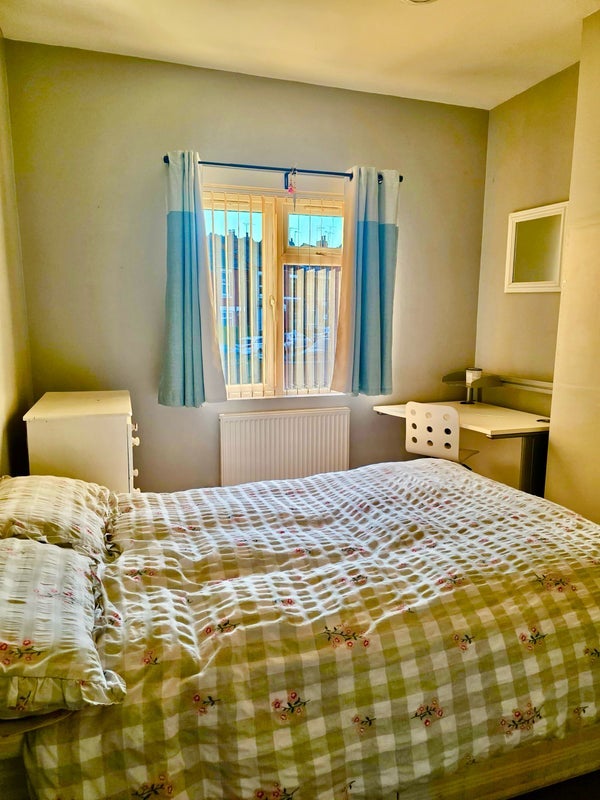 Room Earlsdon Avenue North in Coventry