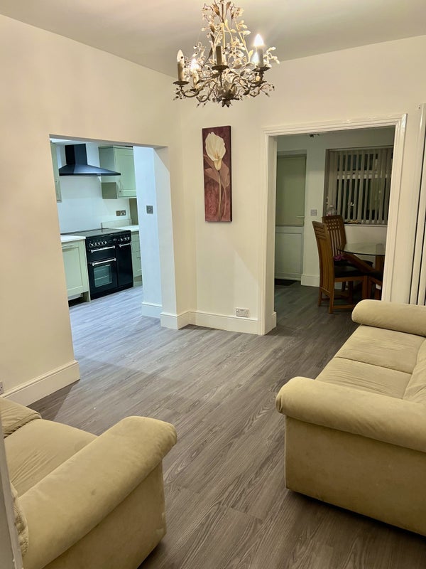Room Earlsdon Avenue North in Coventry