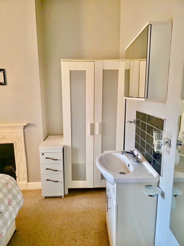 Room Earlsdon Avenue North in Coventry