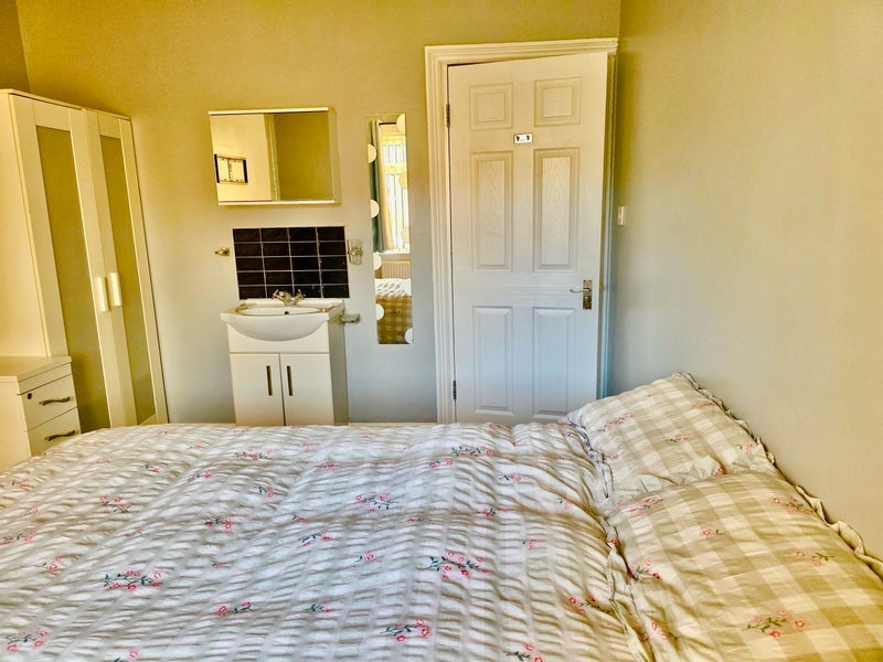 Room Earlsdon Avenue North in Coventry