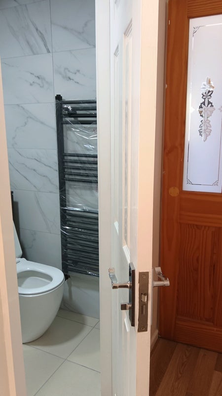 Room Gwent Close in Liverpool