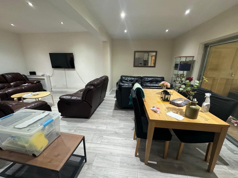 Room Strathyre Avenue in Greater London