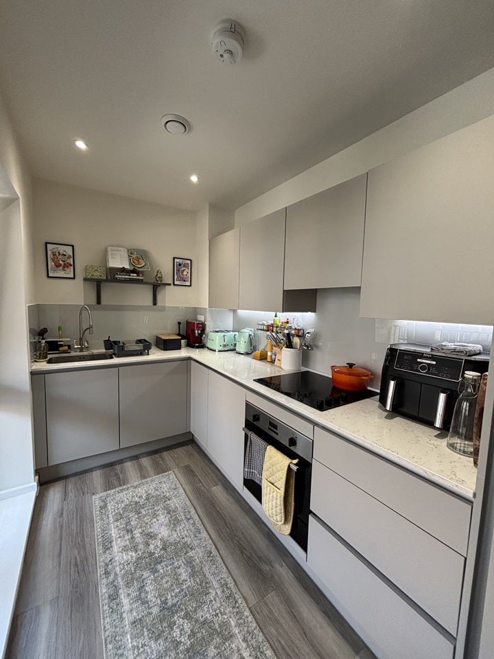 Flat Springfield Drive in Greater London