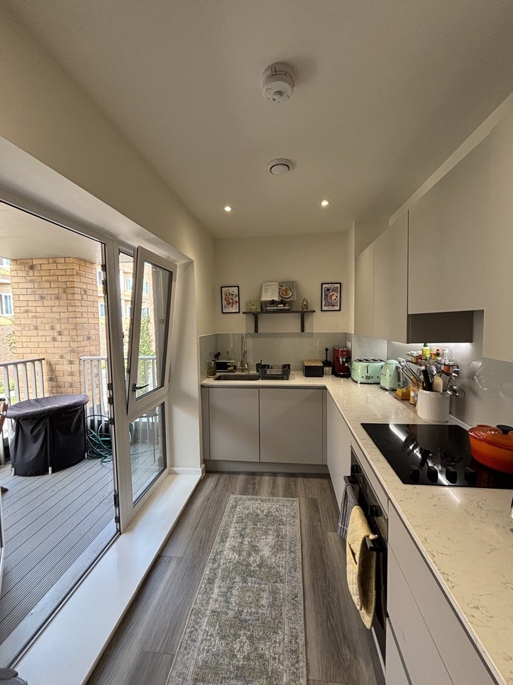 Flat Springfield Drive in Greater London