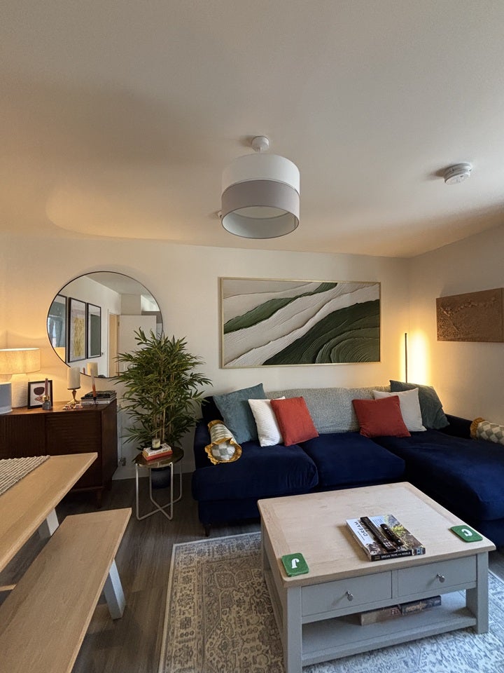 Flat Springfield Drive in Greater London