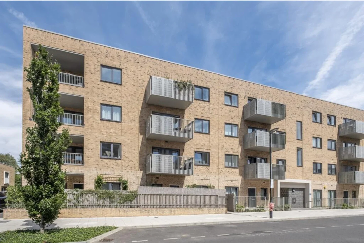 Flat Springfield Drive in Greater London