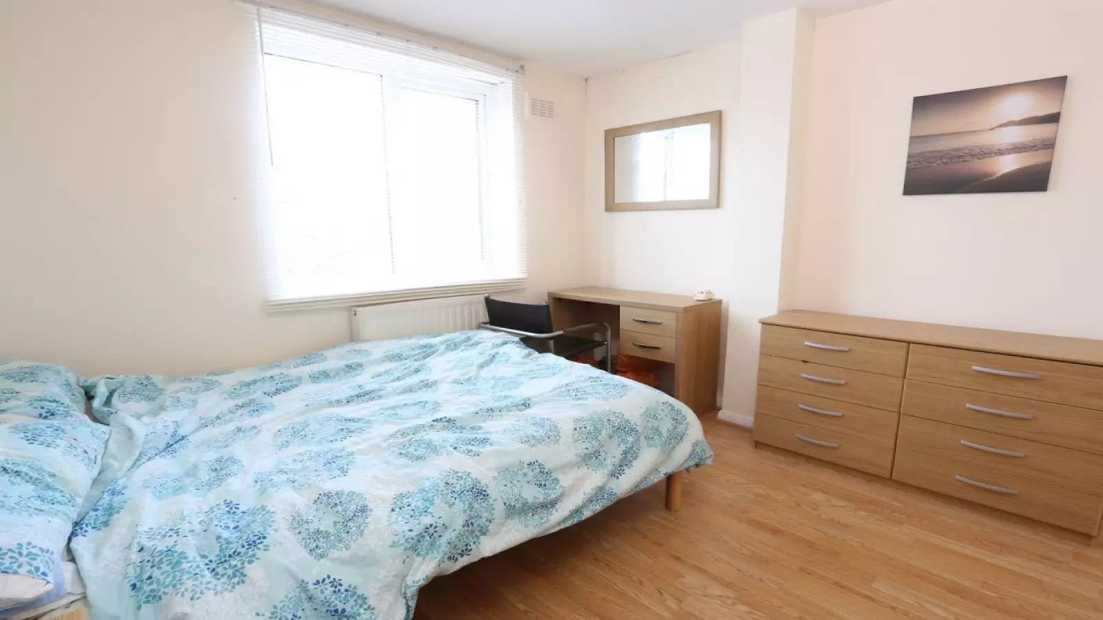 Room Hereford Road in Greater London