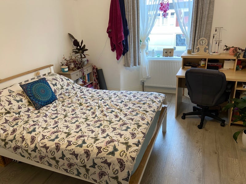 Room Stackpool Road in Bristol