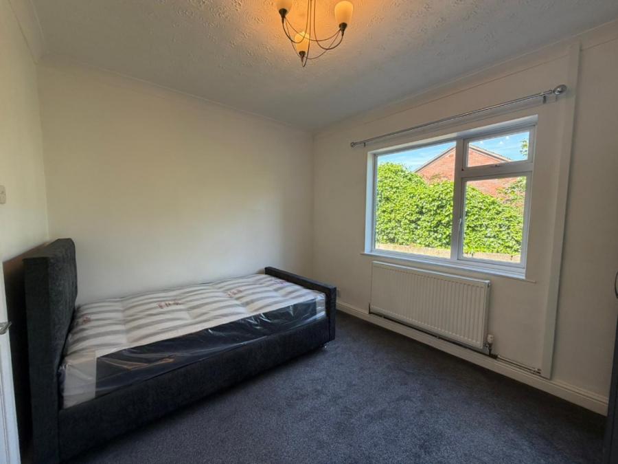 House Poplar Grove in Newcastle-under-Lyme
