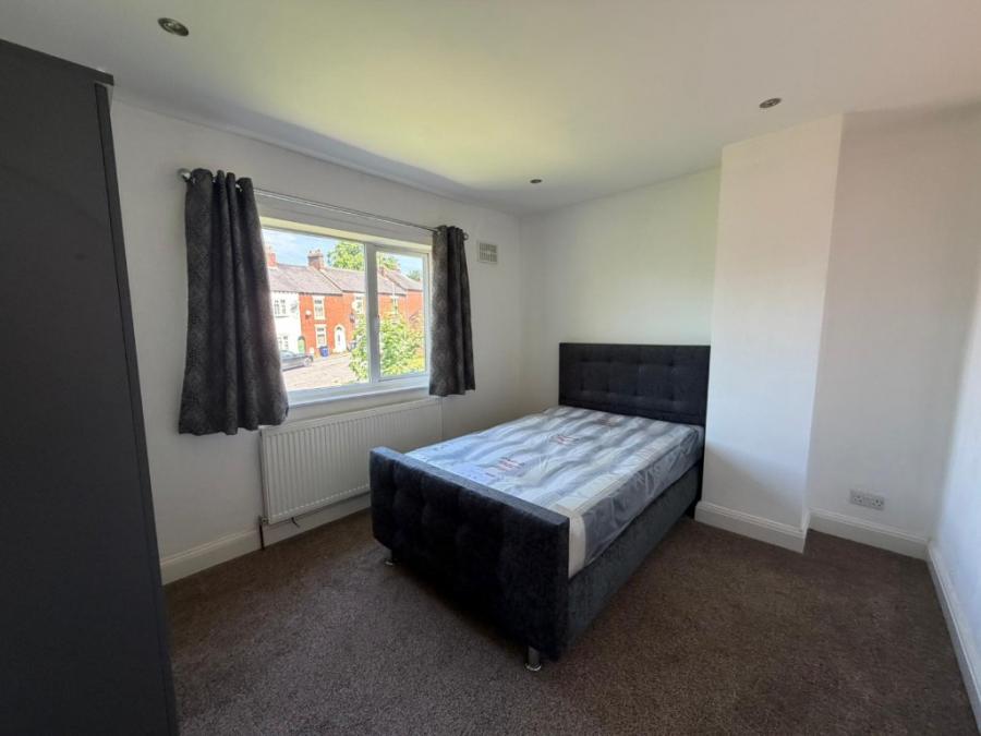 House Poplar Grove in Newcastle-under-Lyme