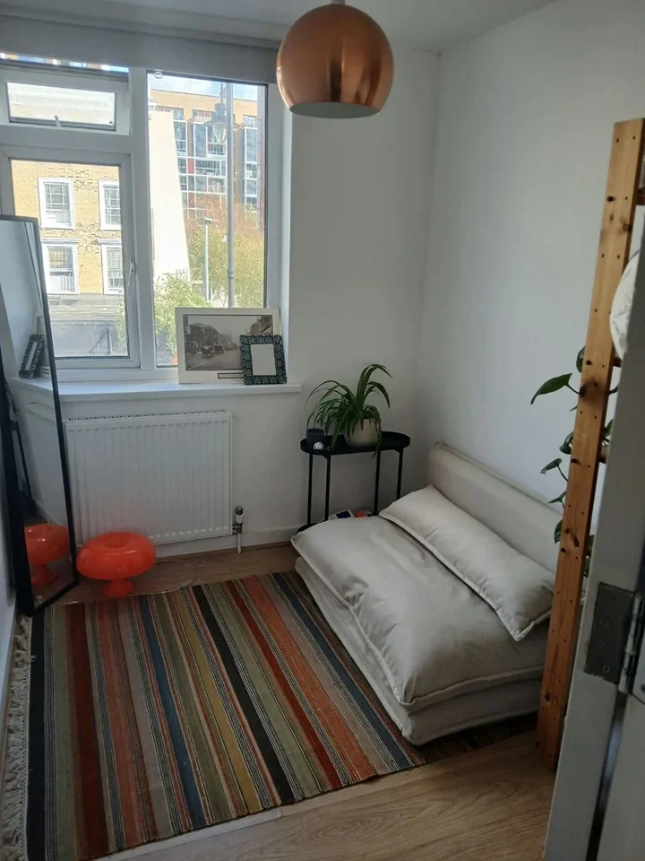 Room Kingsland Road in Greater London