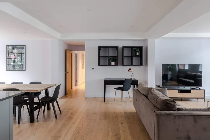 Flat Eyre Street Hill in Greater London