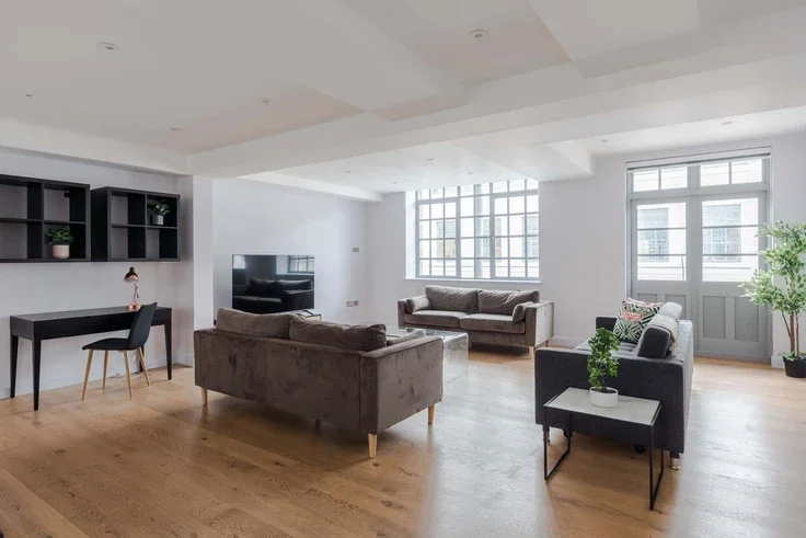 Flat Eyre Street Hill in Greater London