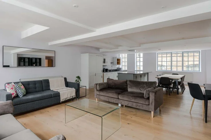 Flat Eyre Street Hill in Greater London