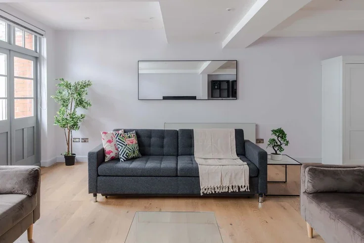 Flat Eyre Street Hill in Greater London