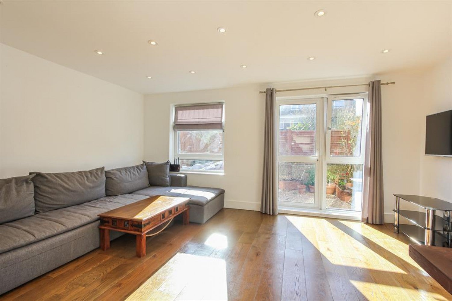 Flat McNeil Road in Greater London
