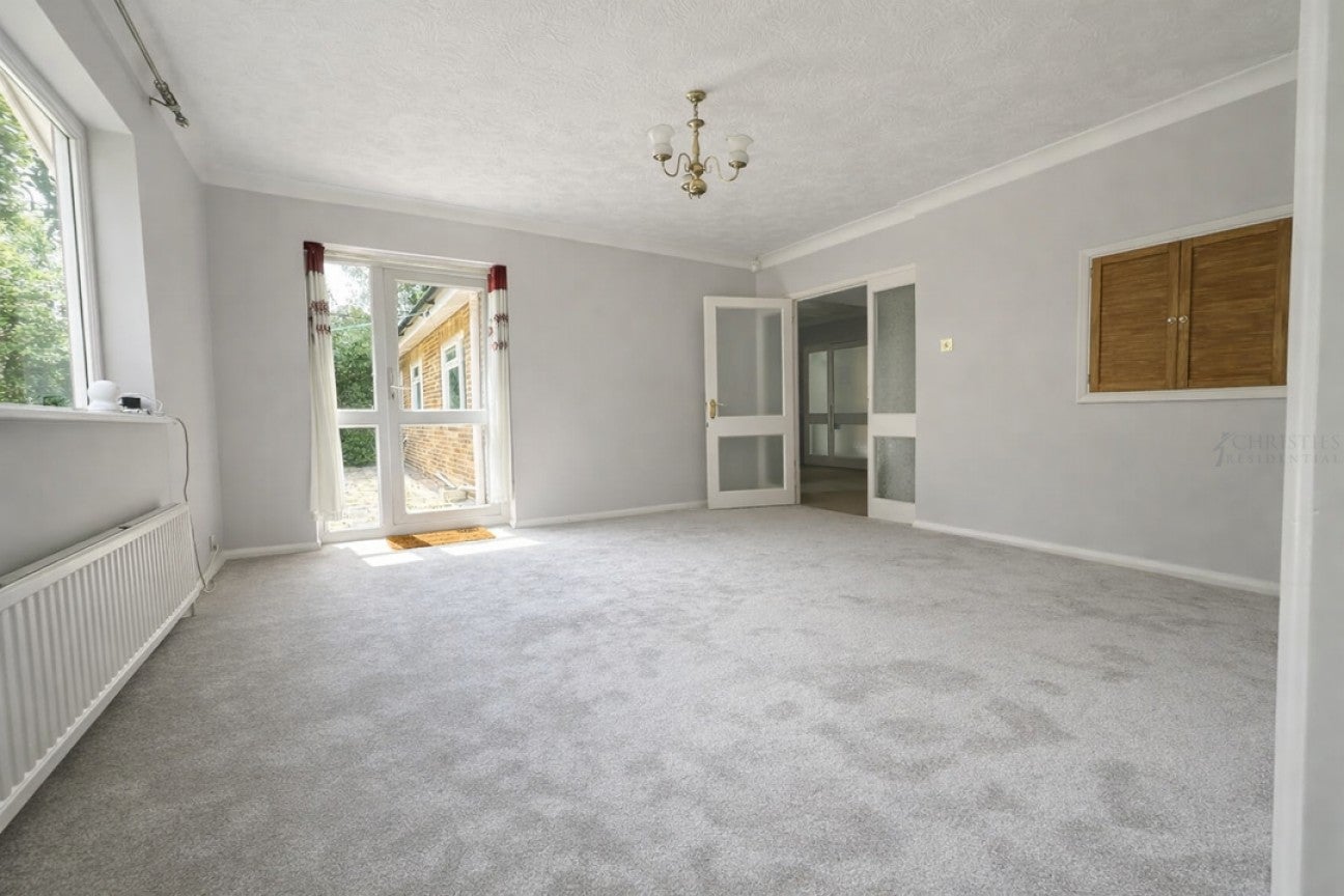 House Vicarage Close in Reigate and Banstead